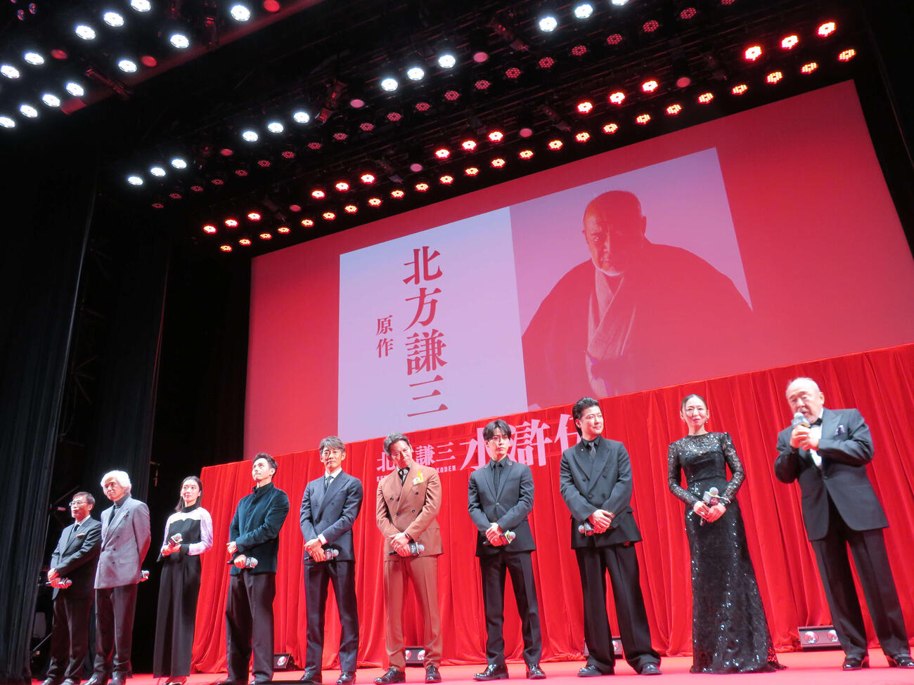 織田裕二「水滸伝」共演の反町隆史と不仲説？ 監督放言に亀梨和也ら大慌てで火消しも…真相は？ - ドラマ写真ニュース : 日刊スポーツ