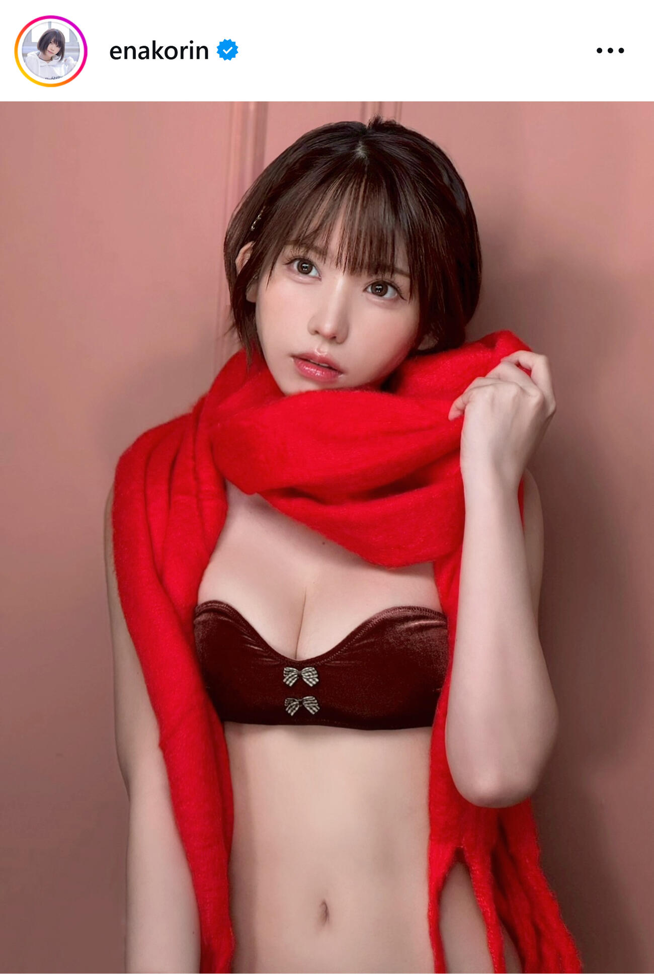 えなこのインスタグラムから