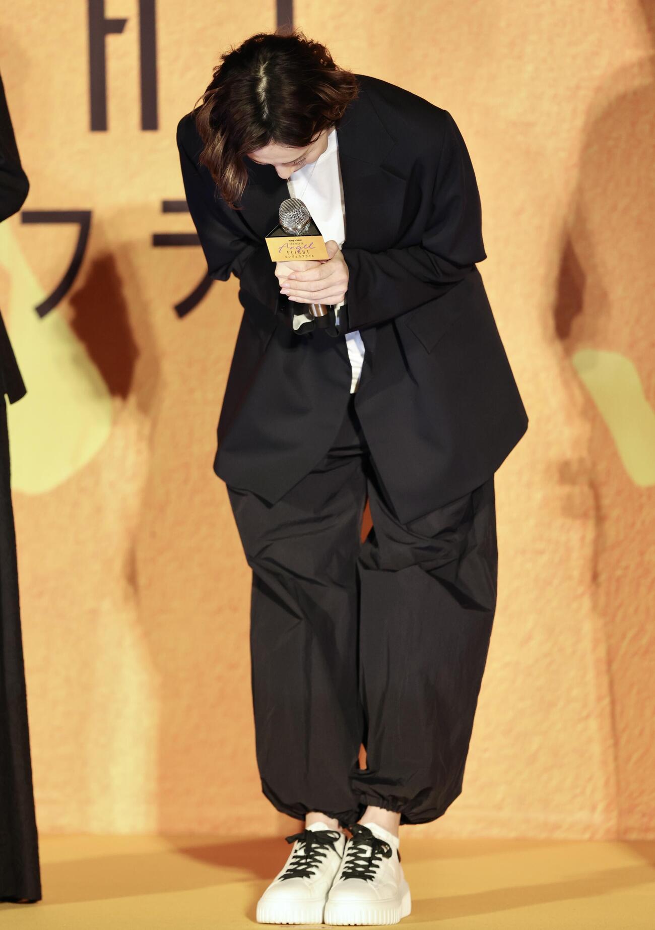 あいさつする米倉涼子（撮影・河田真司）