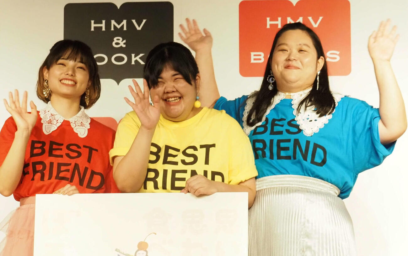 ぼる塾。左からきりやはるか、あんり、田辺智加（2022年撮影）