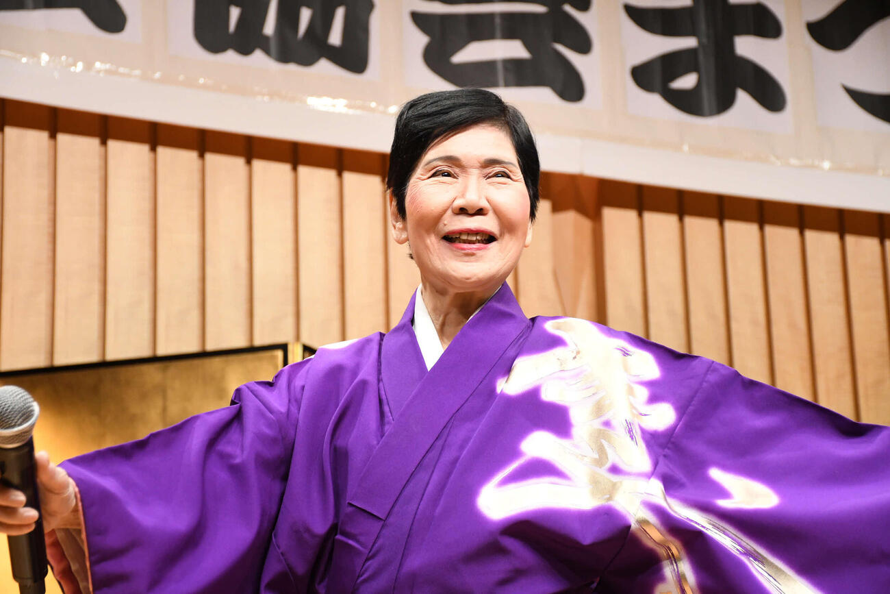 若井ぼん、昭和を彩る上方芸人の集いに「ギネスに名前を載せたい」関西演芸協会まつりに出演 芸能写真ニュース 日刊スポーツ