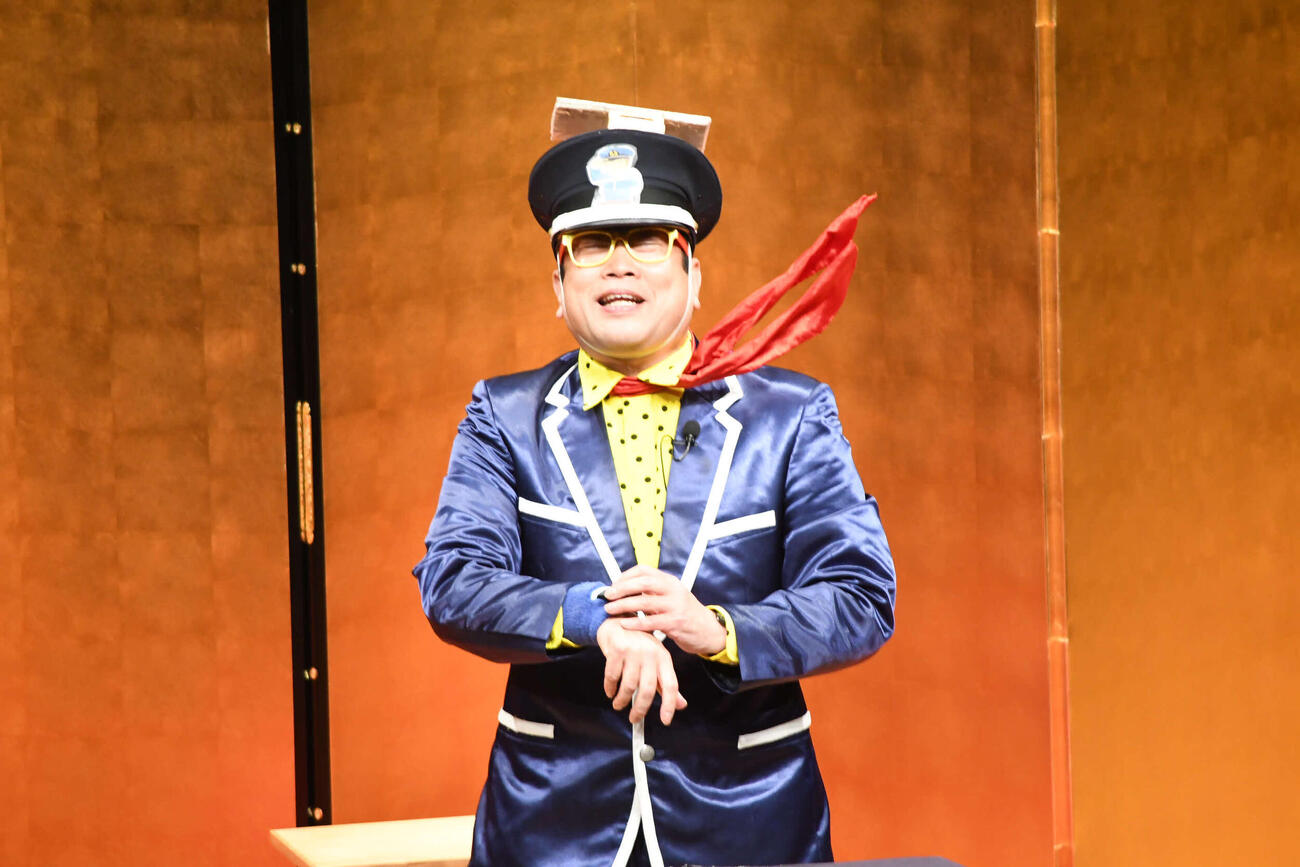 関西演芸協会まつりに出演したマジックパフォーマーのこんばらさん（撮影・阪口孝志）