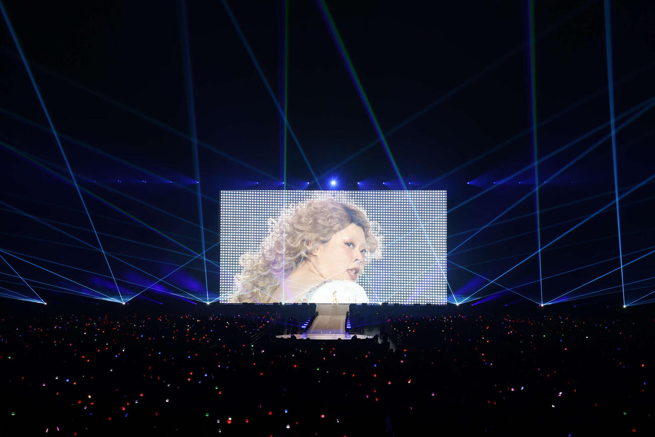 「渡辺直美（20）in東京ドーム」で、ビヨンセの「Crazy In Love」を披露する渡辺直美