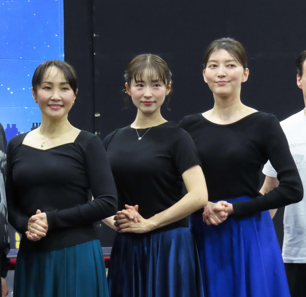 ミュージカル「メリー・ポピンズ」稽古場公開イベントに臨んだ、左から濱田めぐみ、笹本玲奈、朝夏まなと