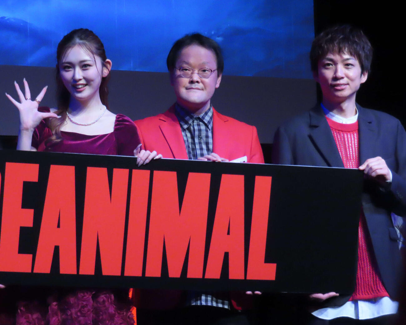 ホラーアドベンチャーゲーム「REANIMAL」の完成披露会に出席した、左からゆうちゃみ、アインシュタインの稲田直樹、河井ゆずる