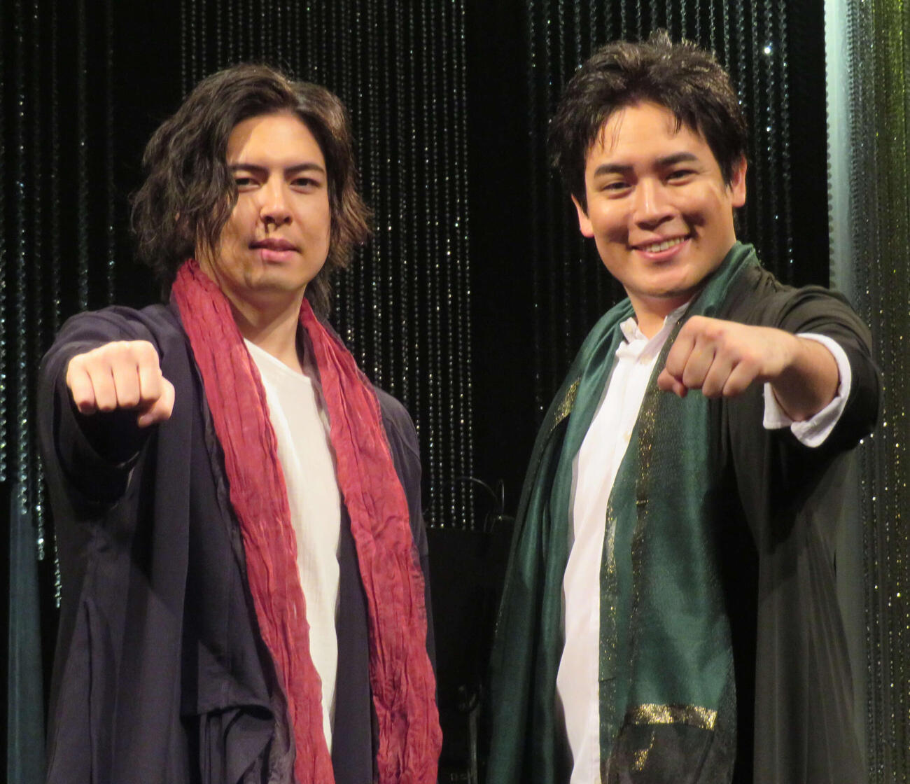 コンサートを行った木村徹二（右）と兄の竜蔵