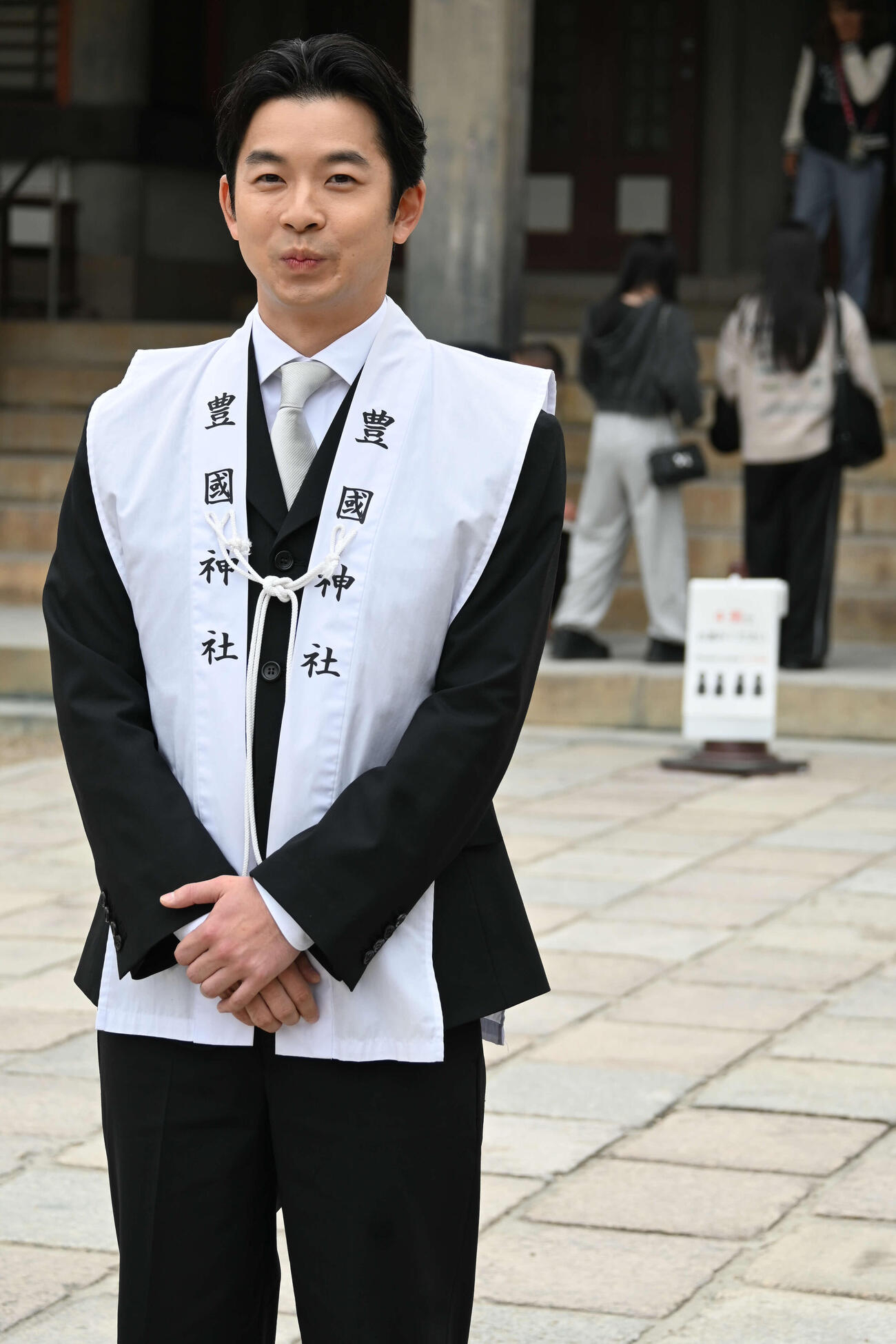 豊國神社で行われた「豊臣秀長公慰霊祭」に参加した仲野太賀（撮影・松浦隆司）