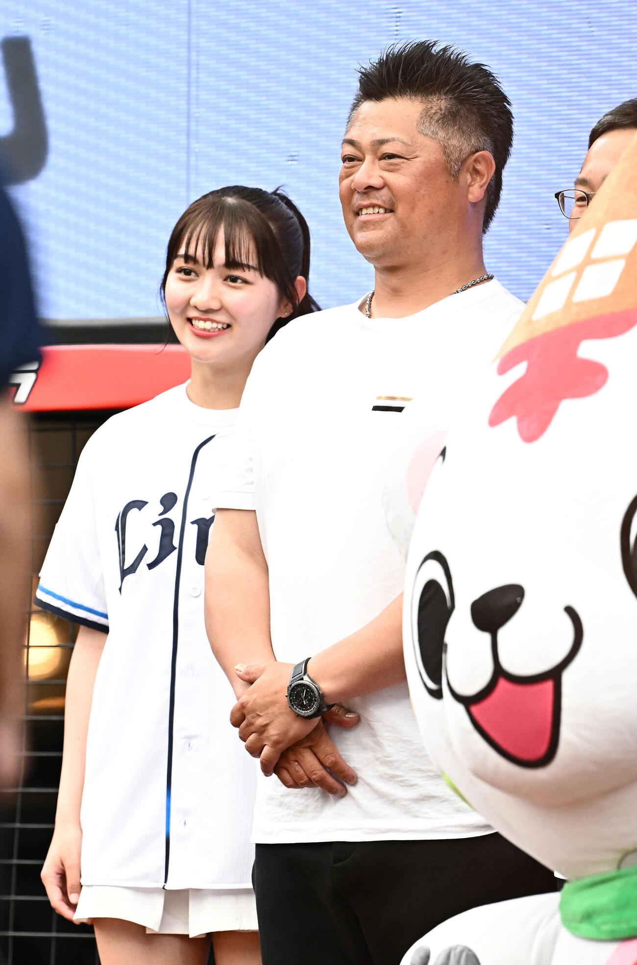 細川愛倫（左）と父の細川亨氏（2024年5月撮影）