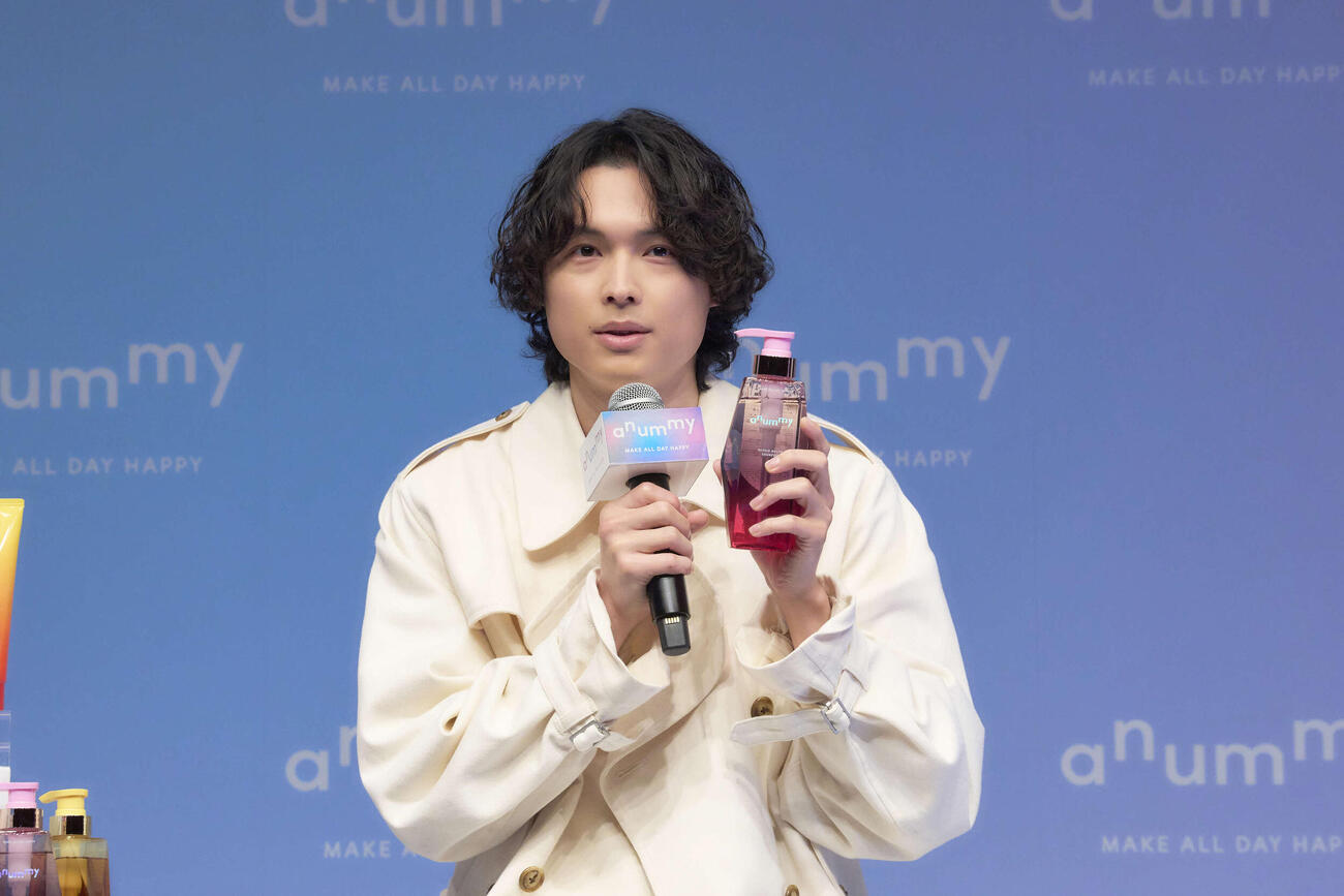 へアケアブランド「anummy」発表会に登壇したSixTONES松村北斗