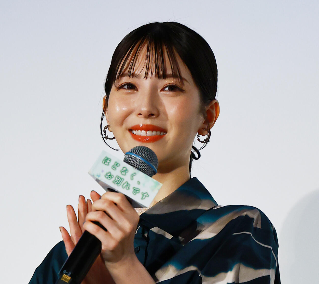映画「ほどなく、お別れです」大ヒット御礼舞台あいさつに登場した浜辺美波（撮影・野上伸悟）
