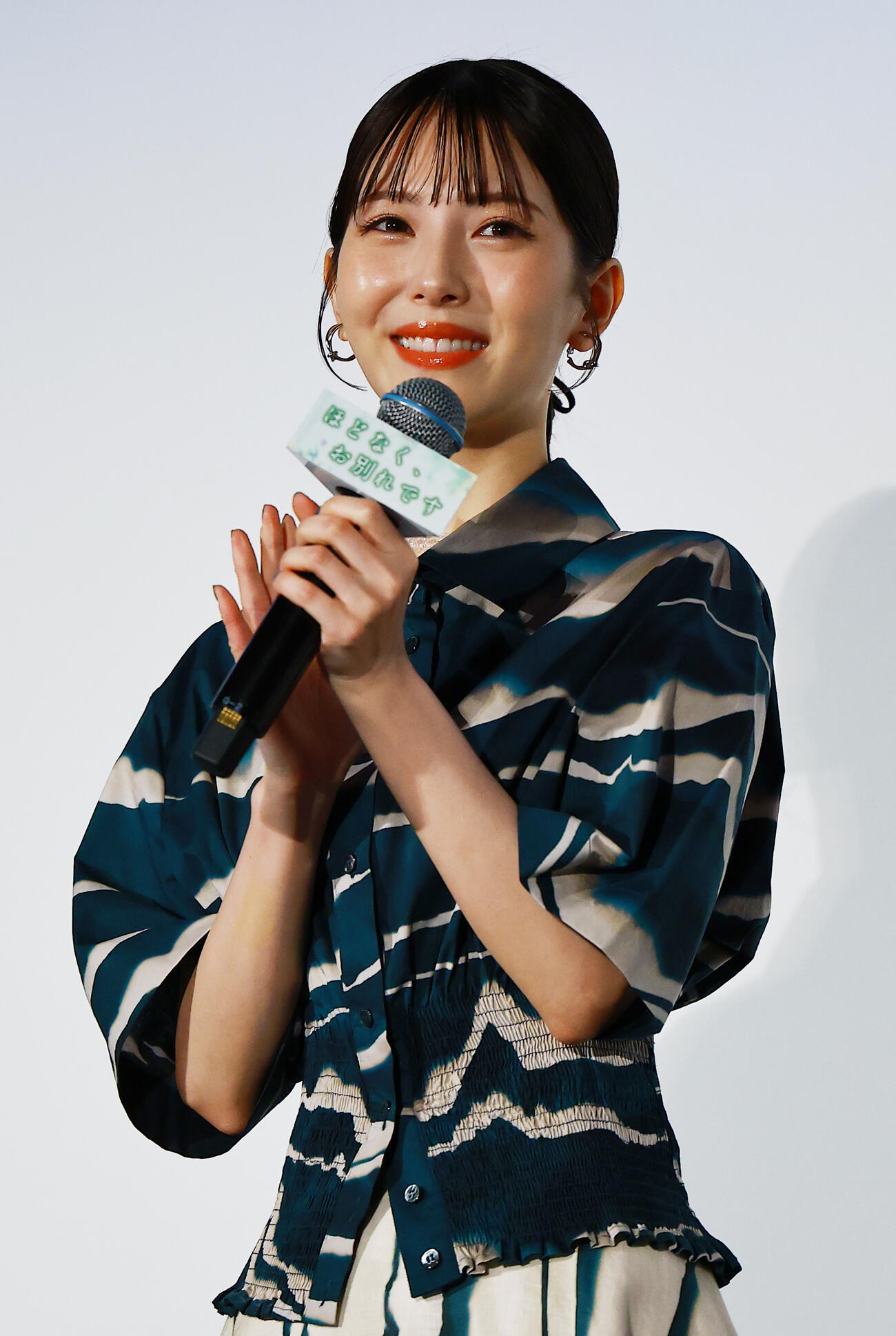 映画「ほどなく、お別れです」大ヒット御礼舞台あいさつに登場した浜辺美波（撮影・野上伸悟）