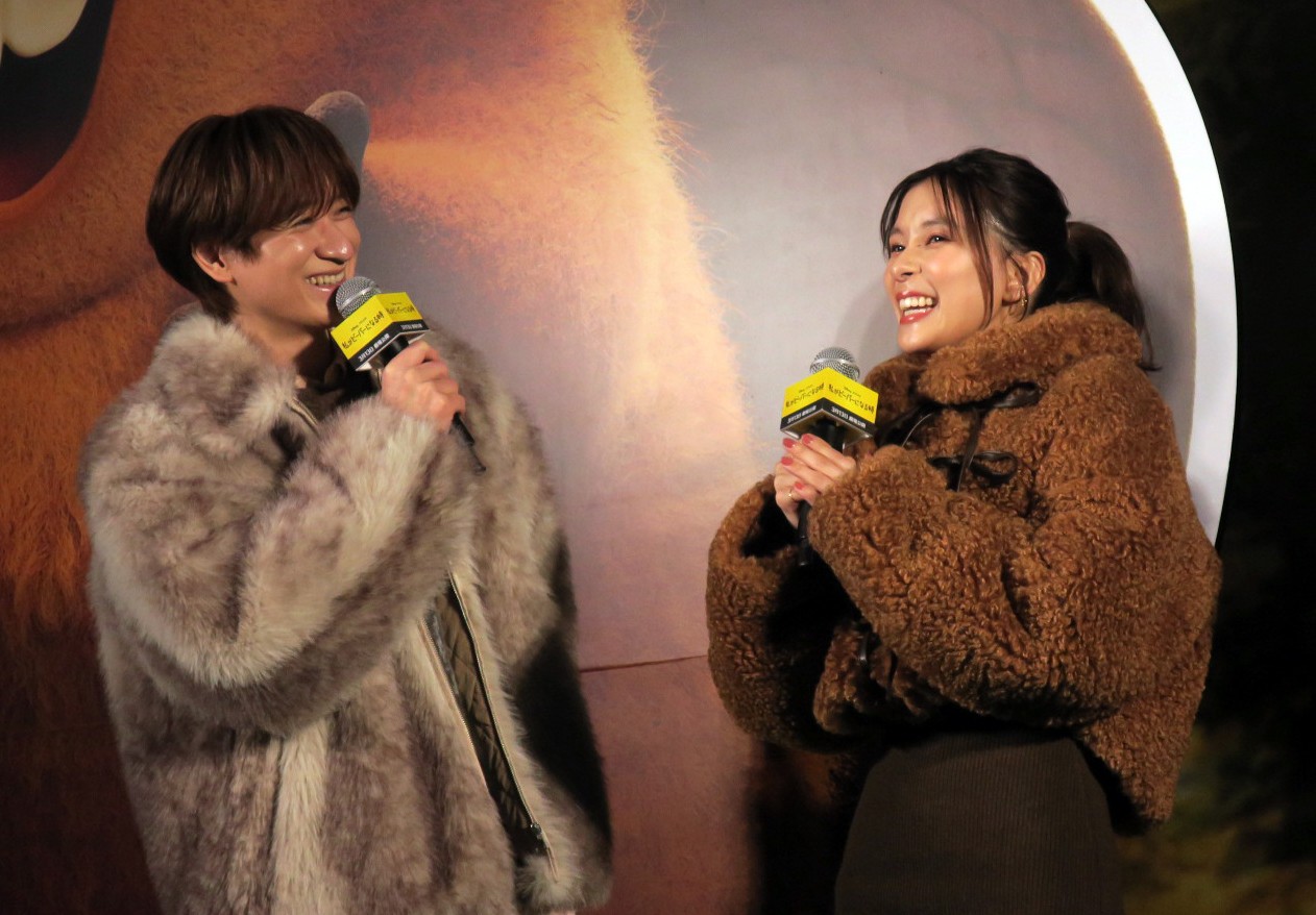 映画「私がビーバーになる時」ビーバーズ結成イベントで、左から、宮田俊哉、芳根京子