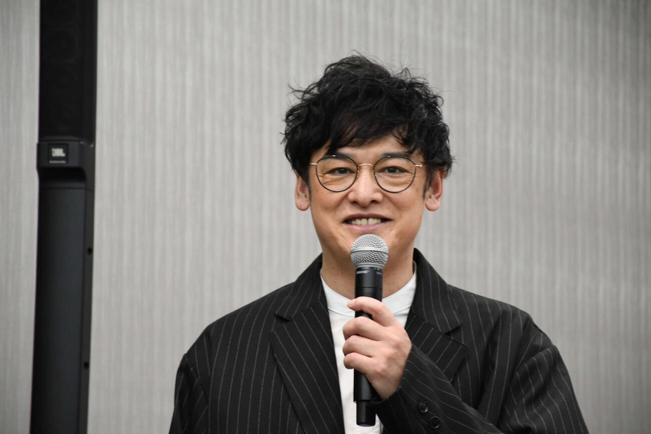 「大阪無限粉もんソースby味ぽん」の発表会見に出席したシャンプーハットてつじ（撮影・阪口孝志）