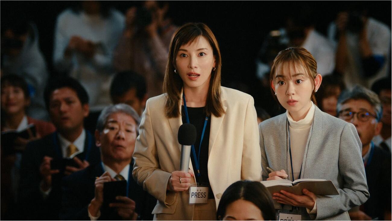 NTTドコモ「ドコモU22割」CM「ドコモダケふたたび」編に出演する加藤あい（左）と杏花