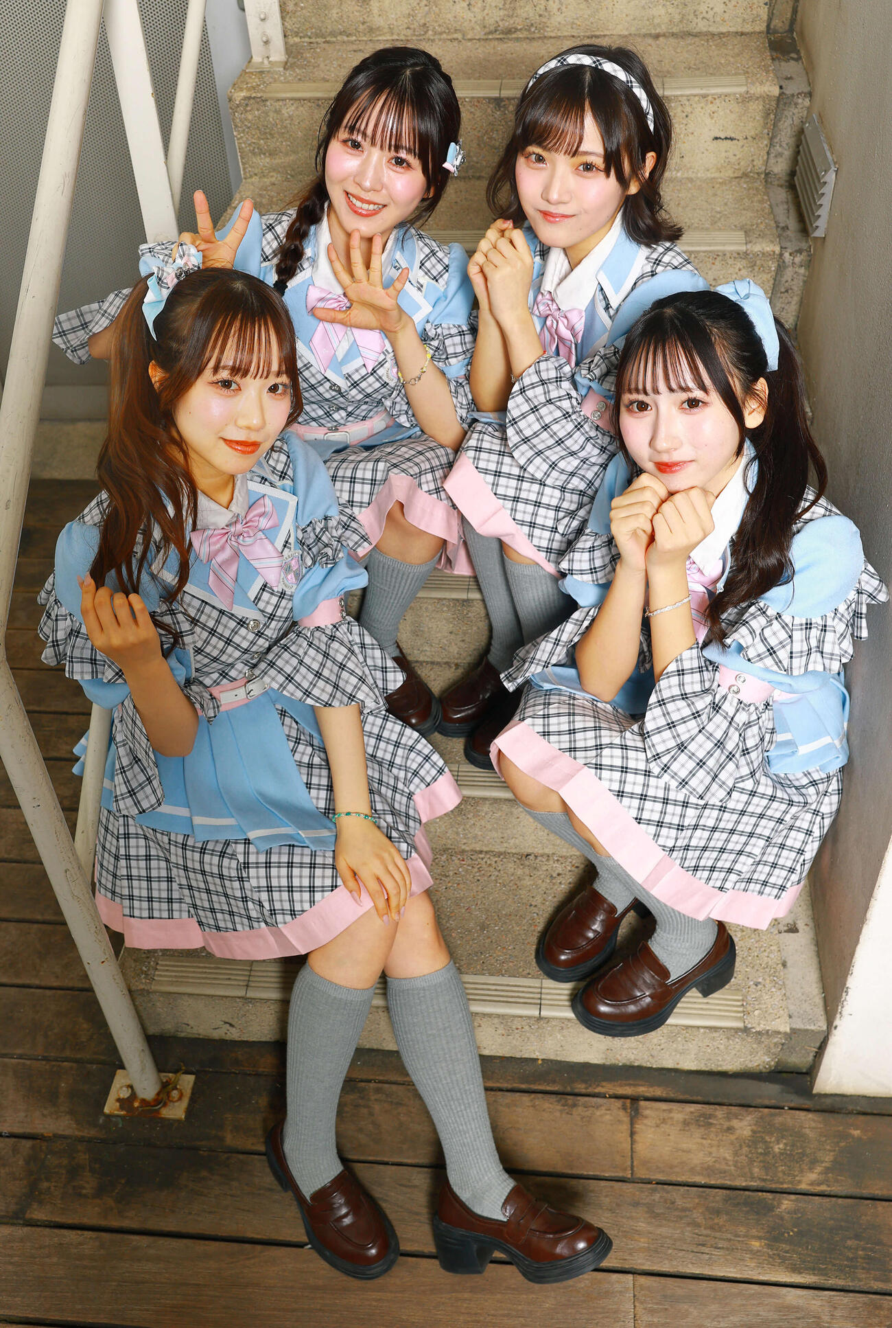 デビューしたα＋。左から木野稟子、沖玲萌、瀬乃真帆子、桜井心々奈（撮影・野上伸悟）
