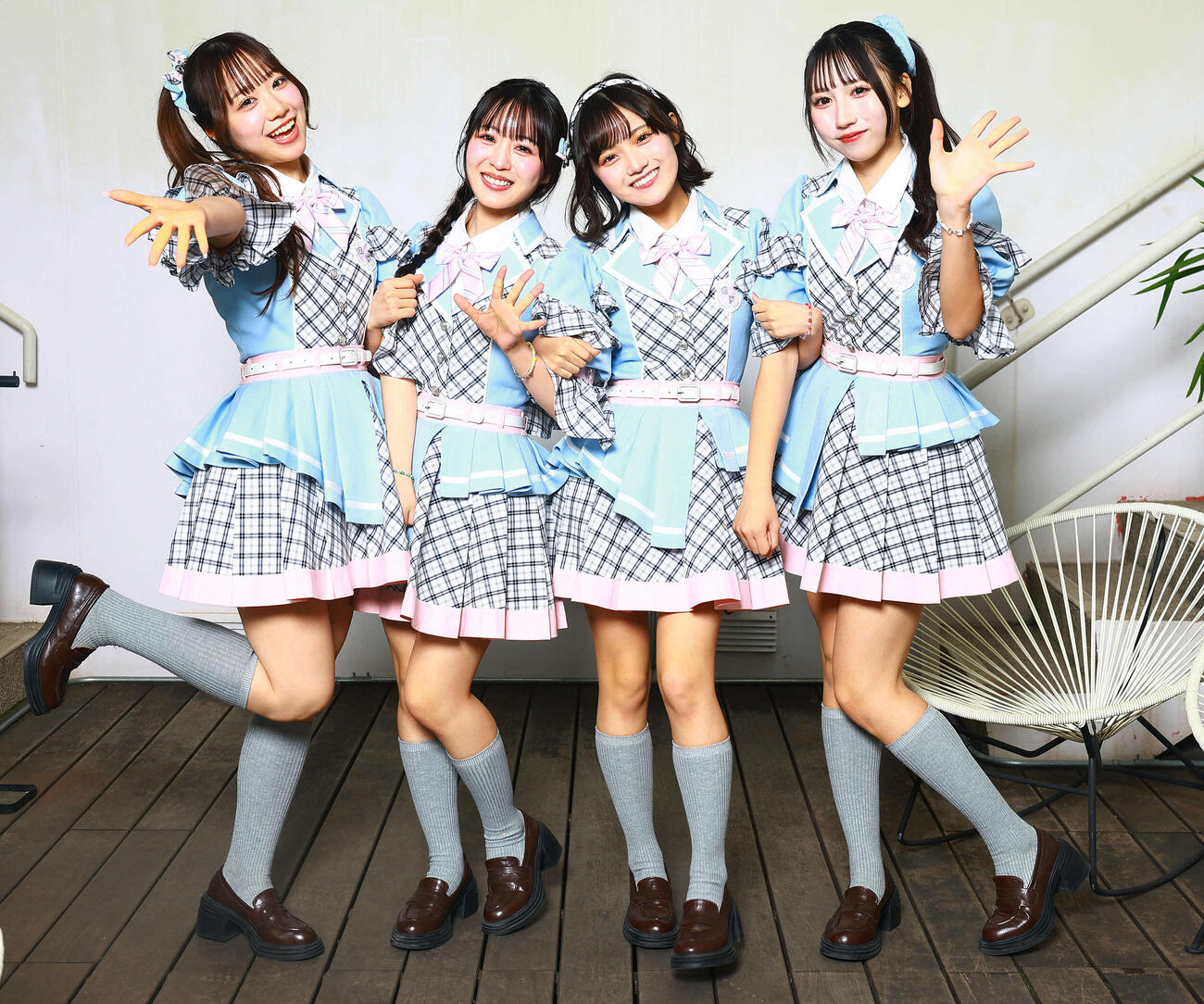 デビューしたα＋。左から木野稟子、沖玲萌、瀬乃真帆子、桜井心々奈（撮影・野上伸悟）