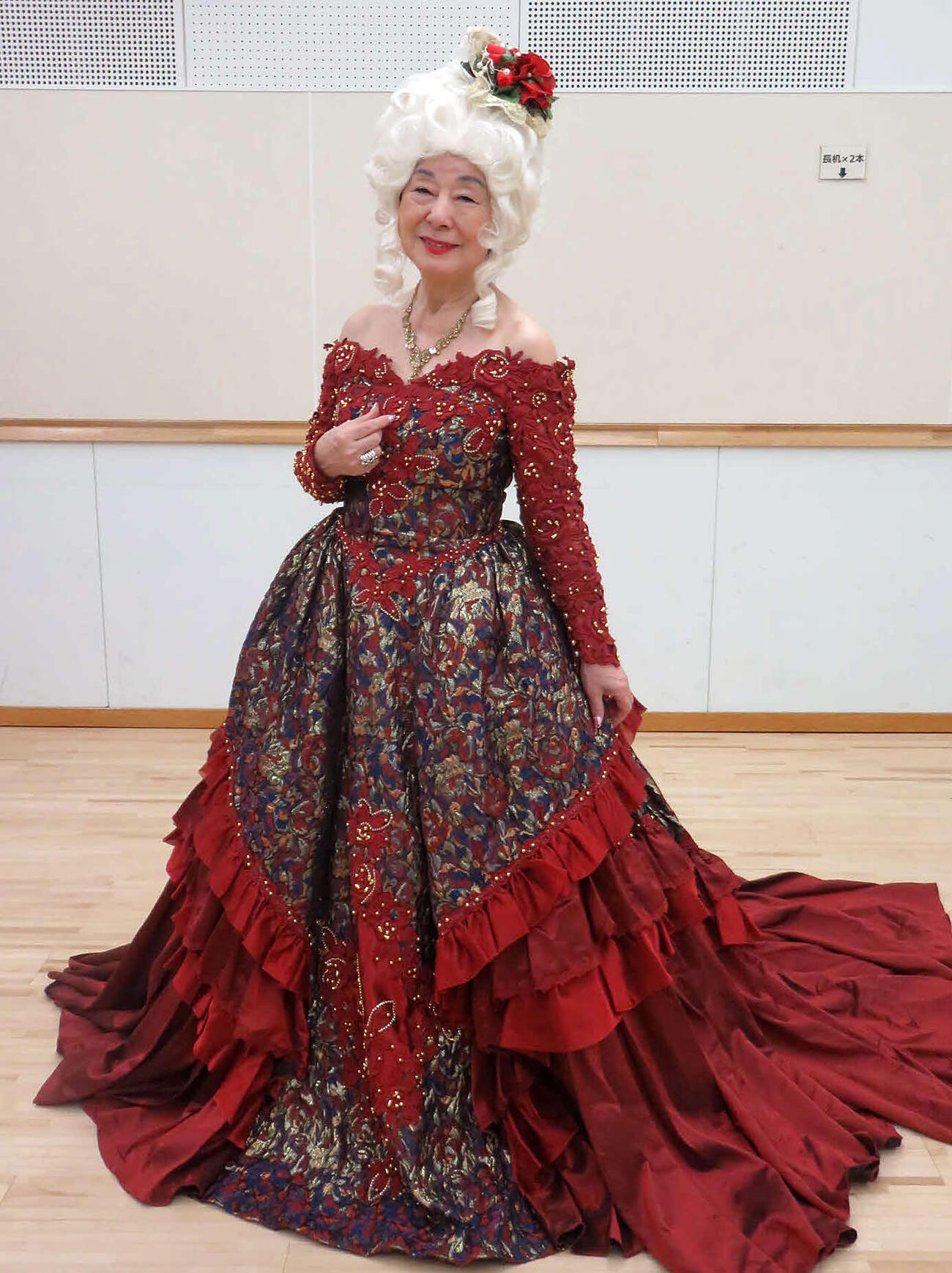 舞台「僕のモーツァルト」でハプスブルク家の王妃マリア・テレジアを演じる山東昭子元参議院議長