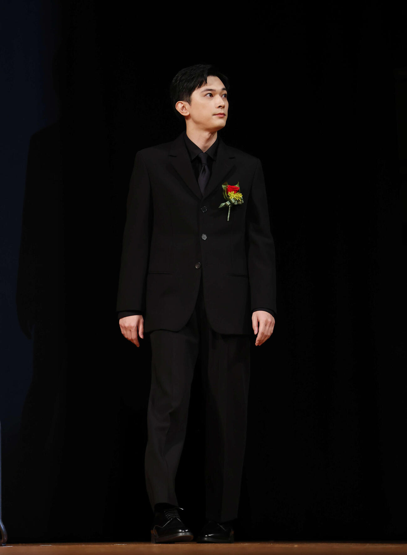 キマネ旬報ベスト・テン表彰式に登壇した主演男優賞の吉沢亮（撮影・増田悦実）