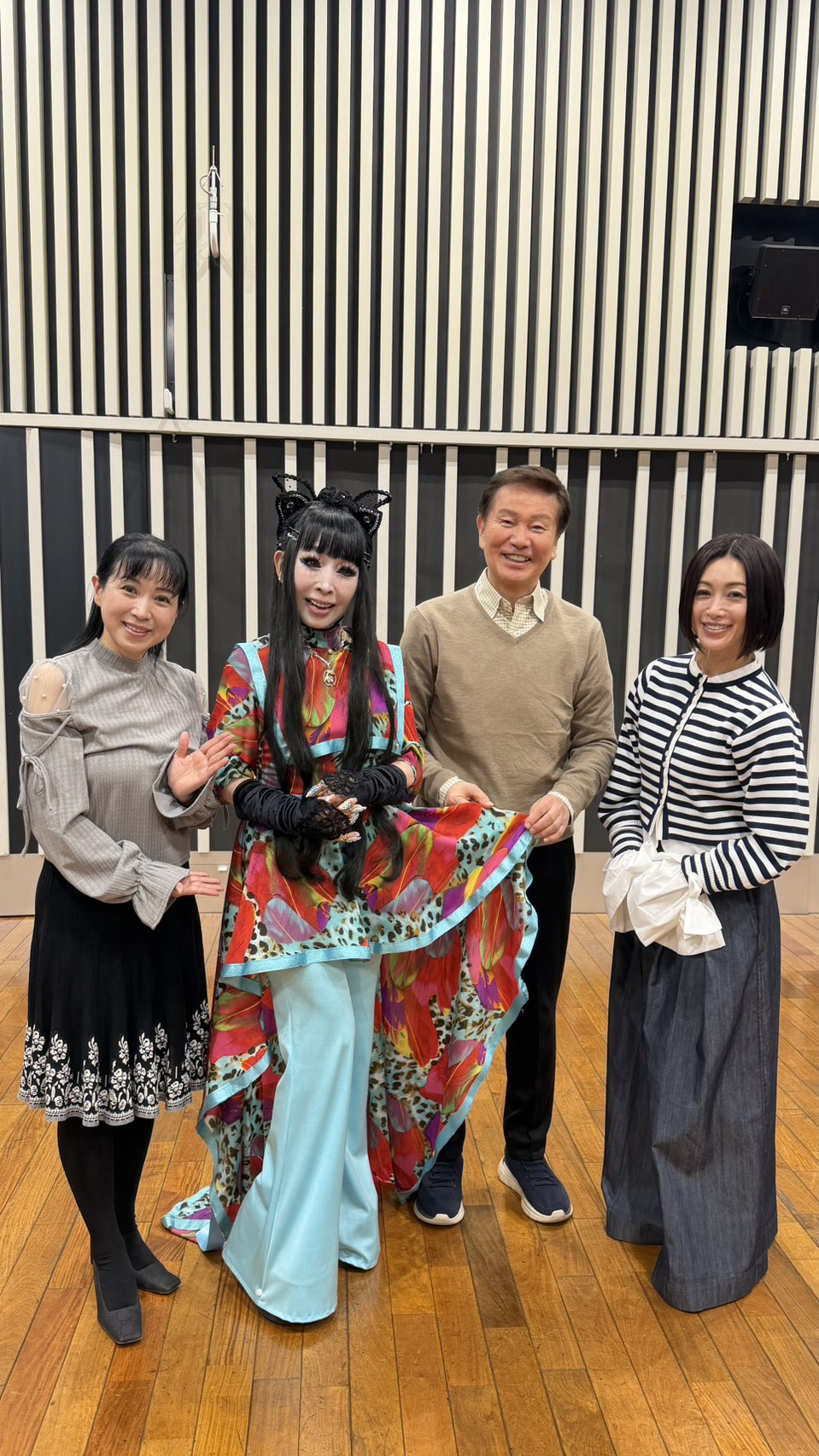 収録に参加した、左から西村知美、プリンセス天功、森田健作、酒井法子