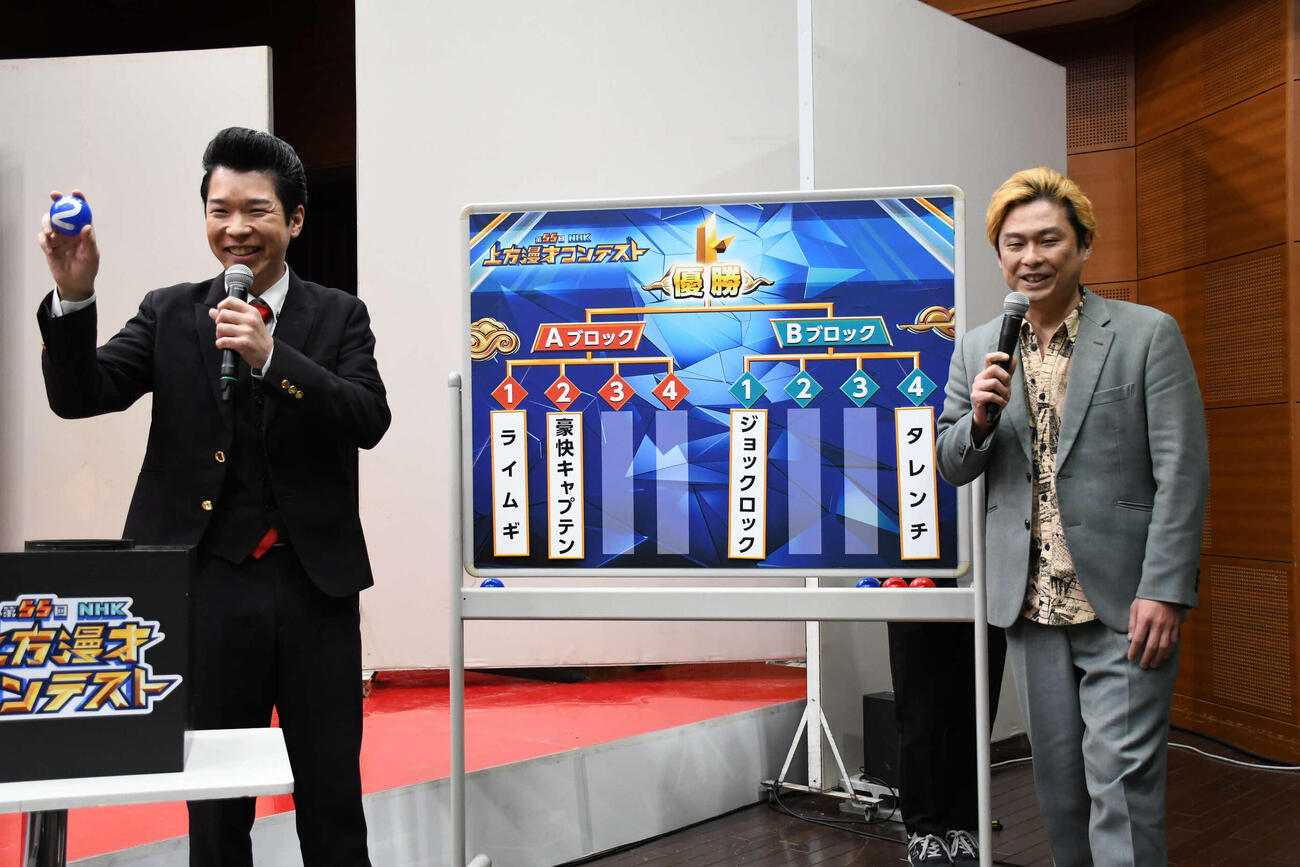 「第55回NHK上方漫才コンテスト」に出場する侍スライス加藤（左）と門田（撮影・阪口孝志）