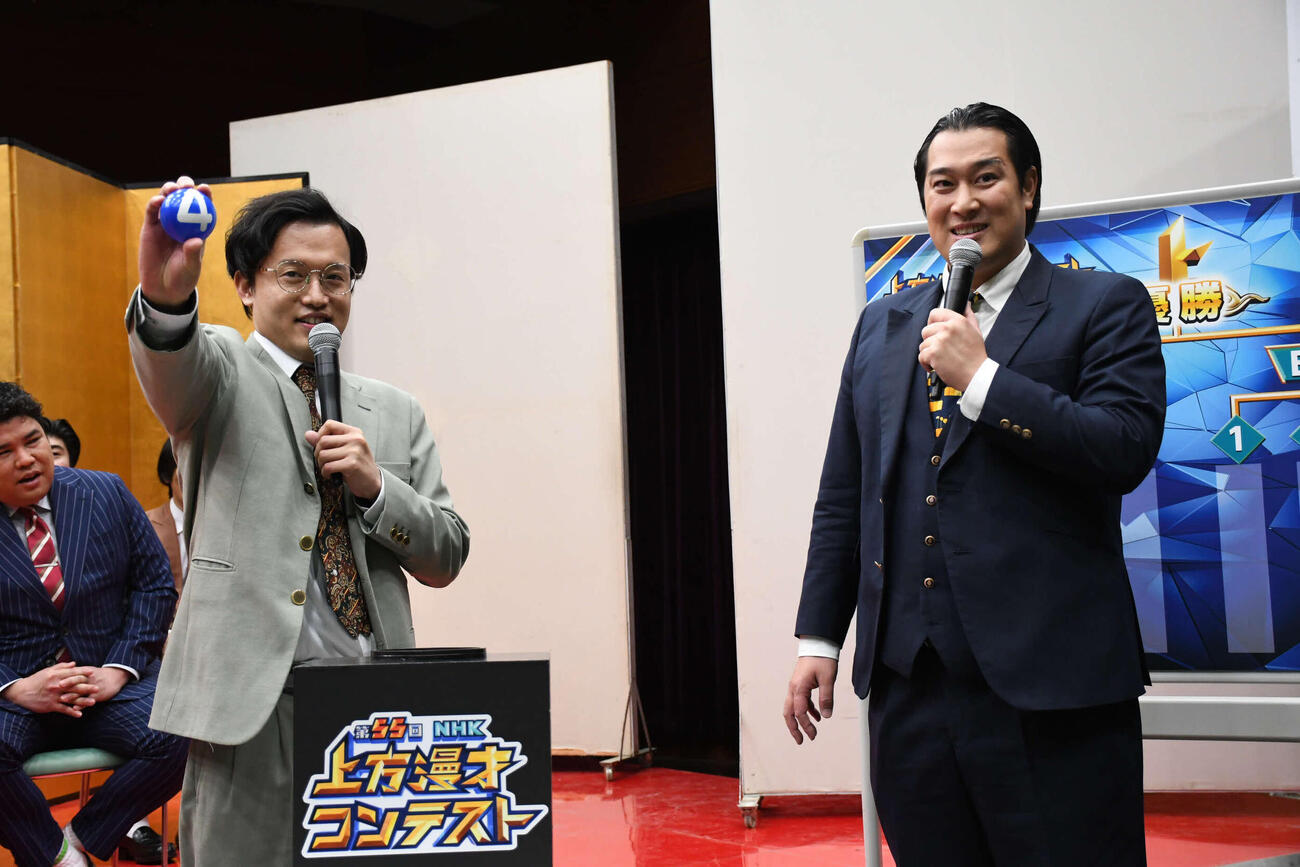 「第55回NHK上方漫才コンテスト」に出場するタレンチ芝田大輝（左）とコバタユウ（撮影・阪口孝志）