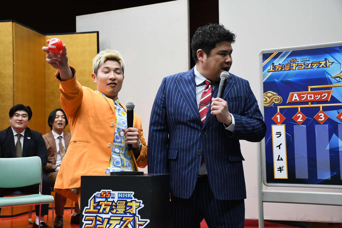 「第55回NHK上方漫才コンテスト」に出場する豪快キャプテンべーやん（左）と山下ギャンブルゴリラ（撮影・阪口孝志）