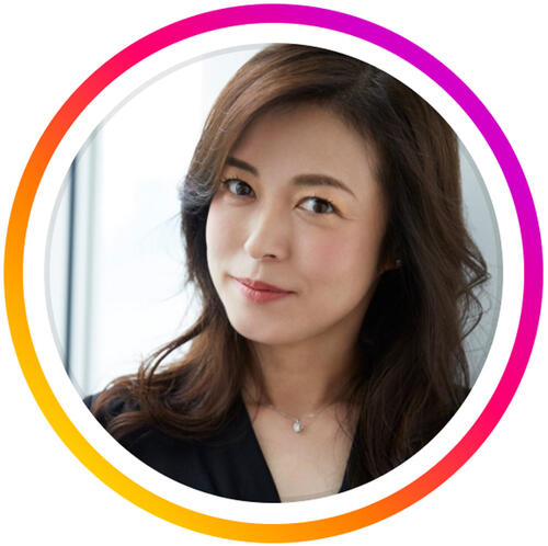 56歳横山めぐみ、大人の魅力ムンムン　ピンクのミニスカテニスウエア姿に「テニスの王女様」