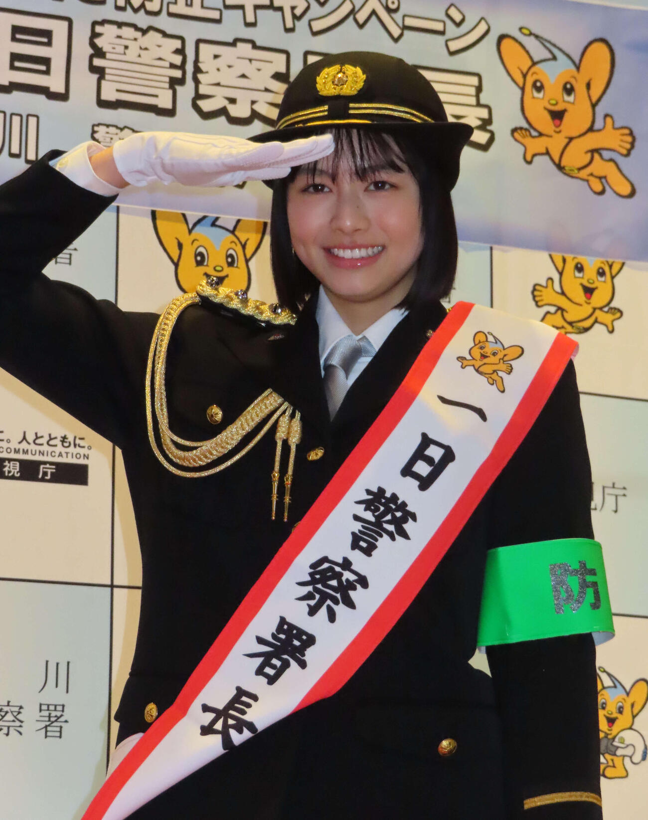 玉川警察署一日警察署長を務めた中川陽葵