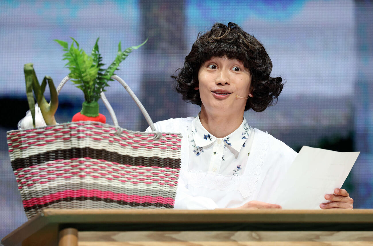 舞台「じょうのにちじょう」で1人何役もの熱演を披露するなにわ男子の藤原丈一郎（撮影・浅見桂子）