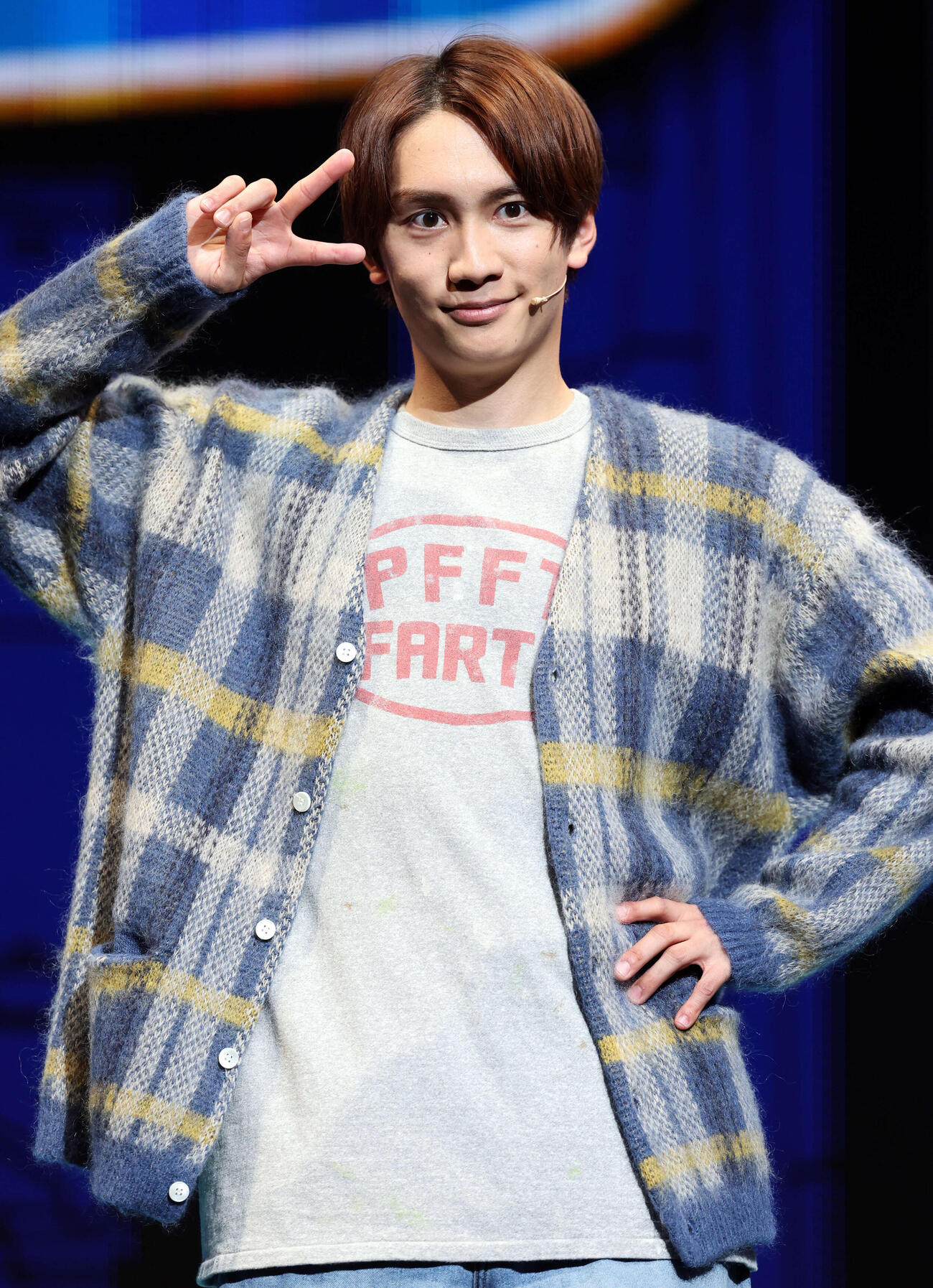 舞台「じょうのにちじょう」で1人何役もの熱演を披露するなにわ男子の藤原丈一郎（撮影・浅見桂子）