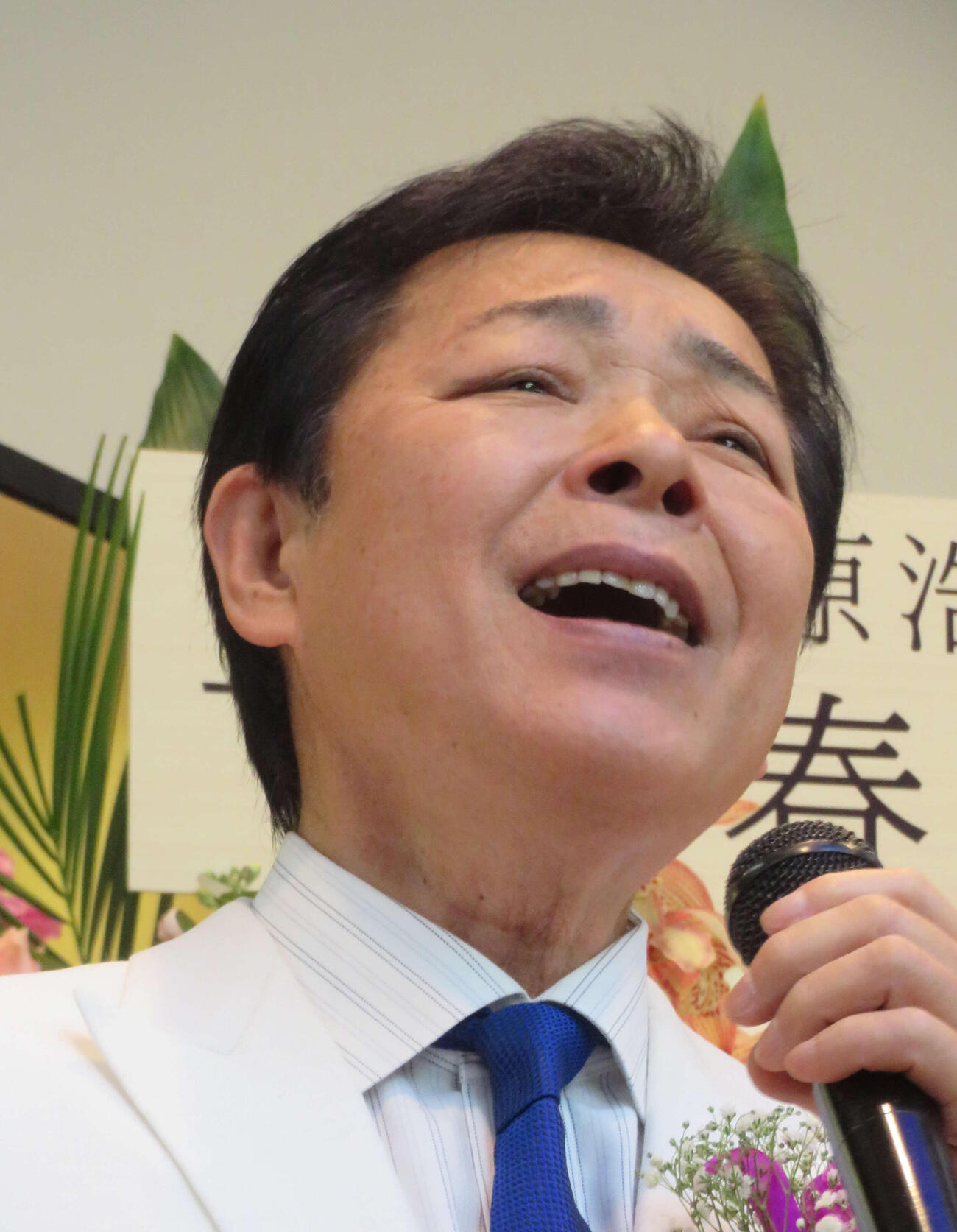 新曲「十勝で待ってる女です」の発売記念イベントを行った藤原浩