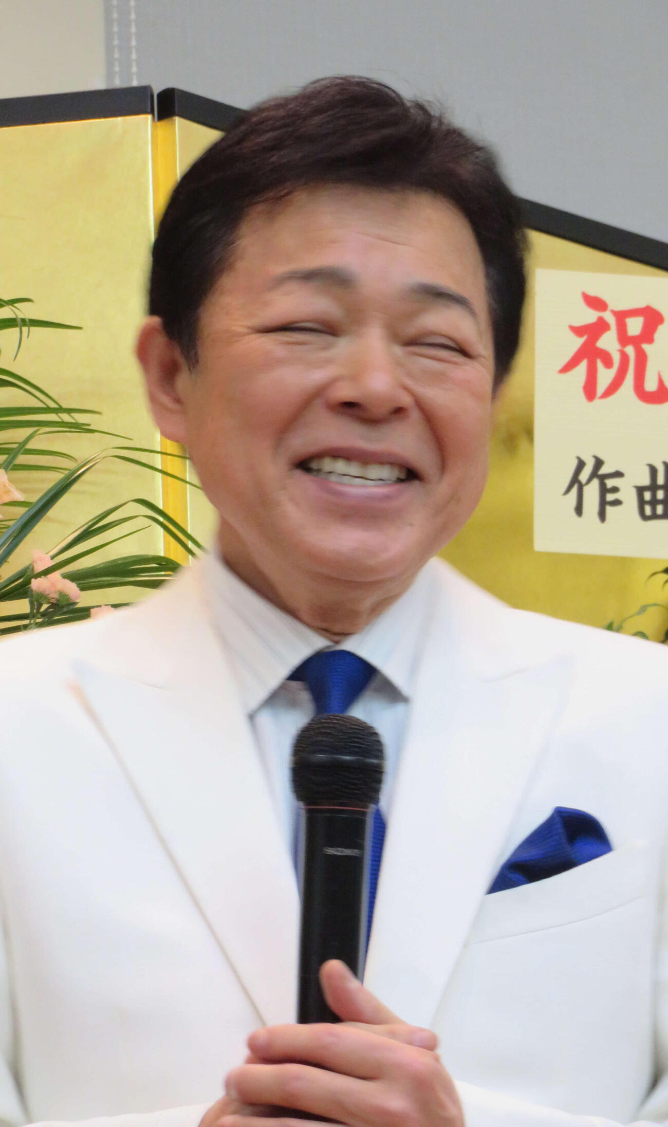 新曲「十勝で待ってる女です」の発売記念イベントを行った藤原浩