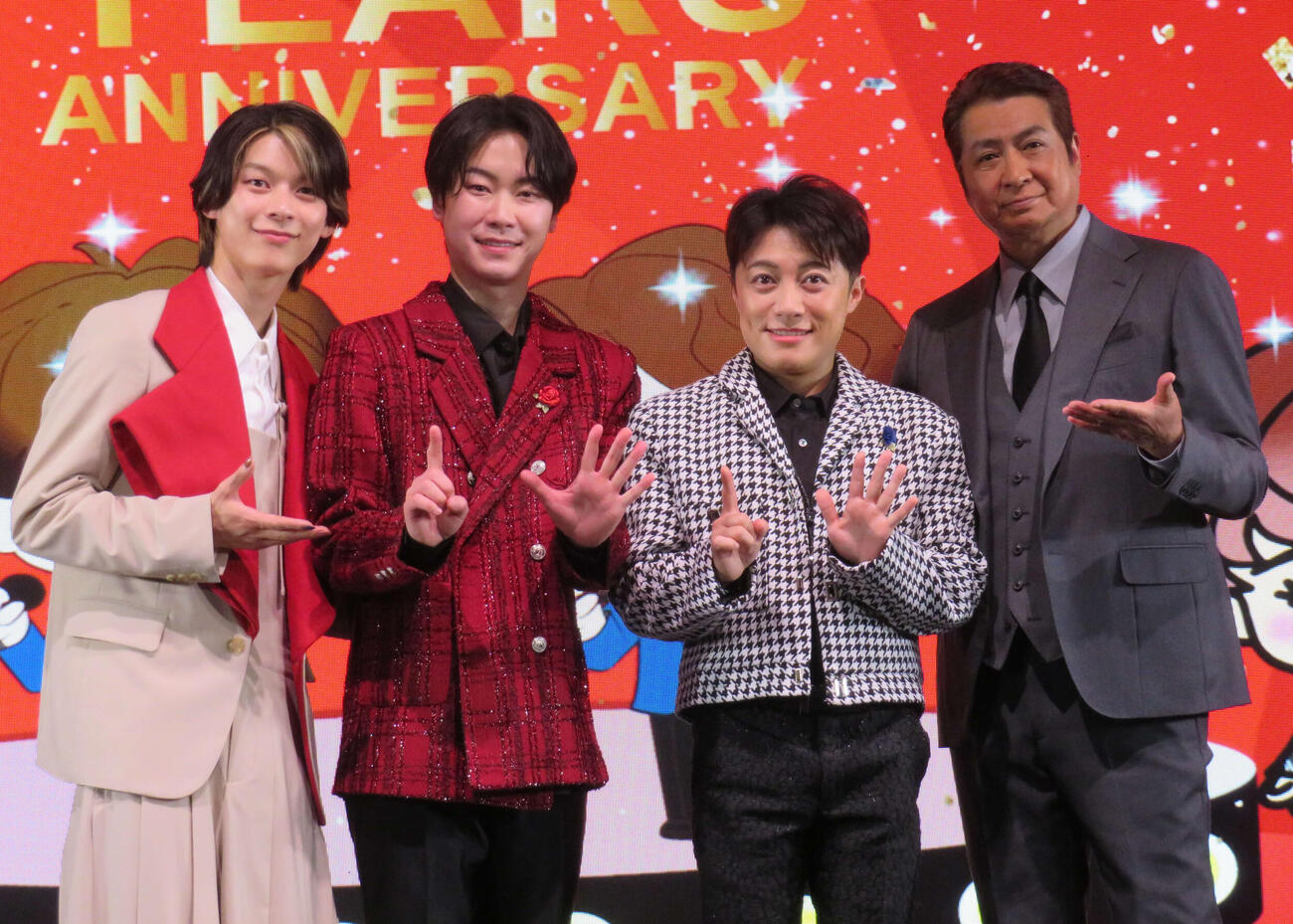 左から原田波人、はやぶさヒカル、ヤマト、山川豊