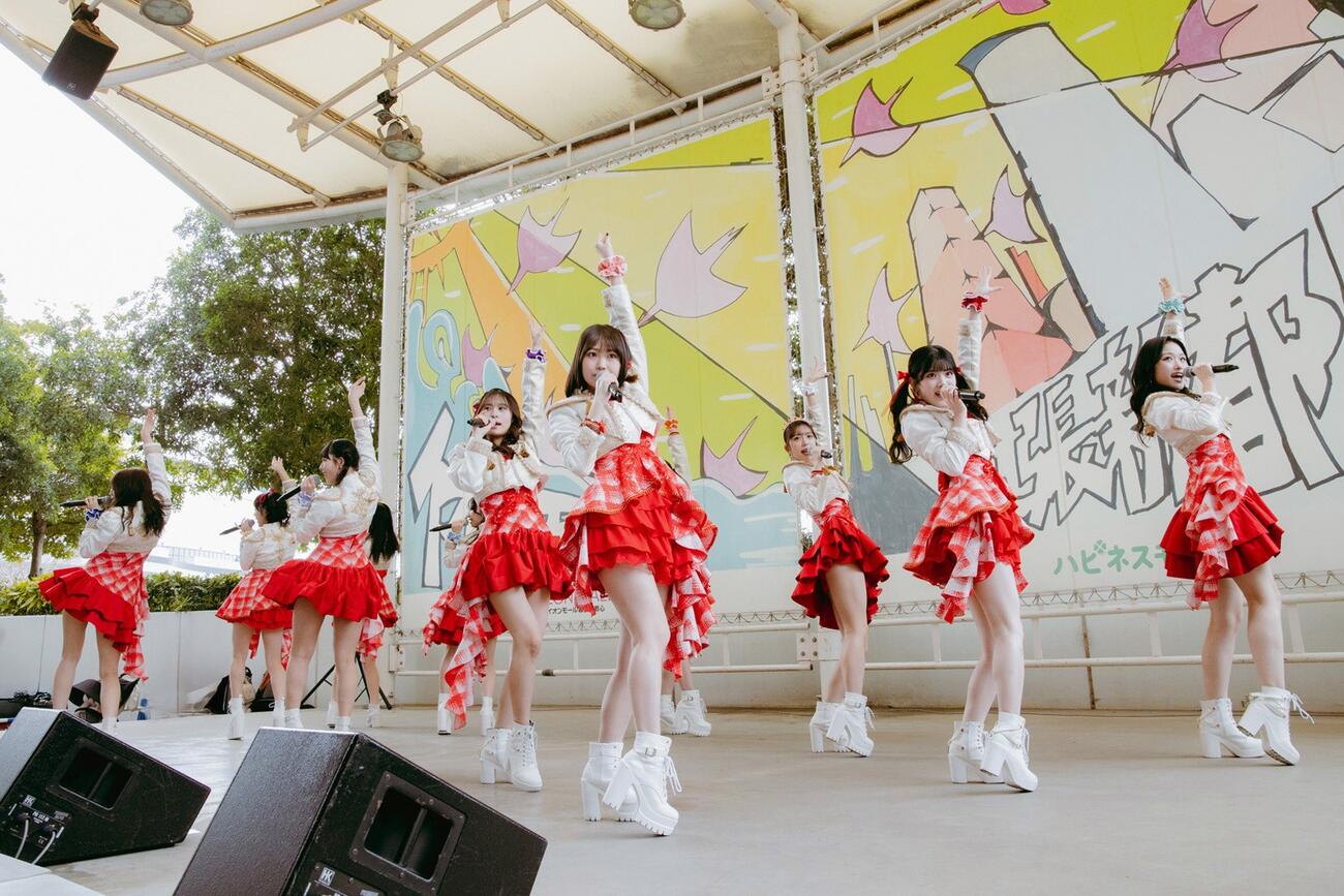 20枚目シングル「四の五の言わず颯（さっ）と別れてあげた／盛れ！ミ・アモーレ」リリースイベントを行ったJuice=Juice