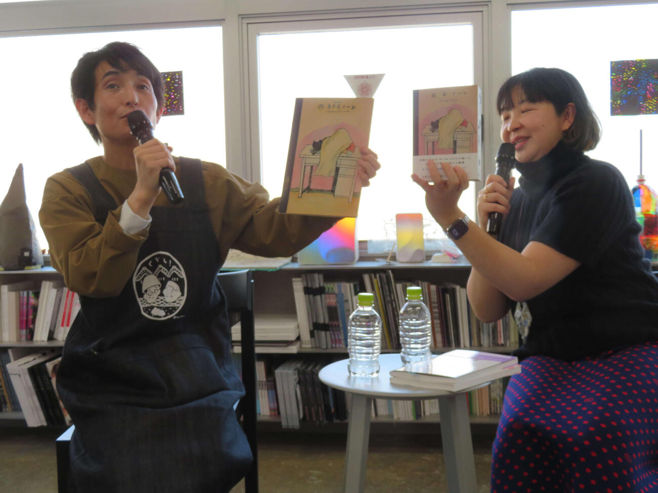 「光子ノート」のトークイベントを開いた矢部太郎と名久井直子さん（撮影・村上幸将）