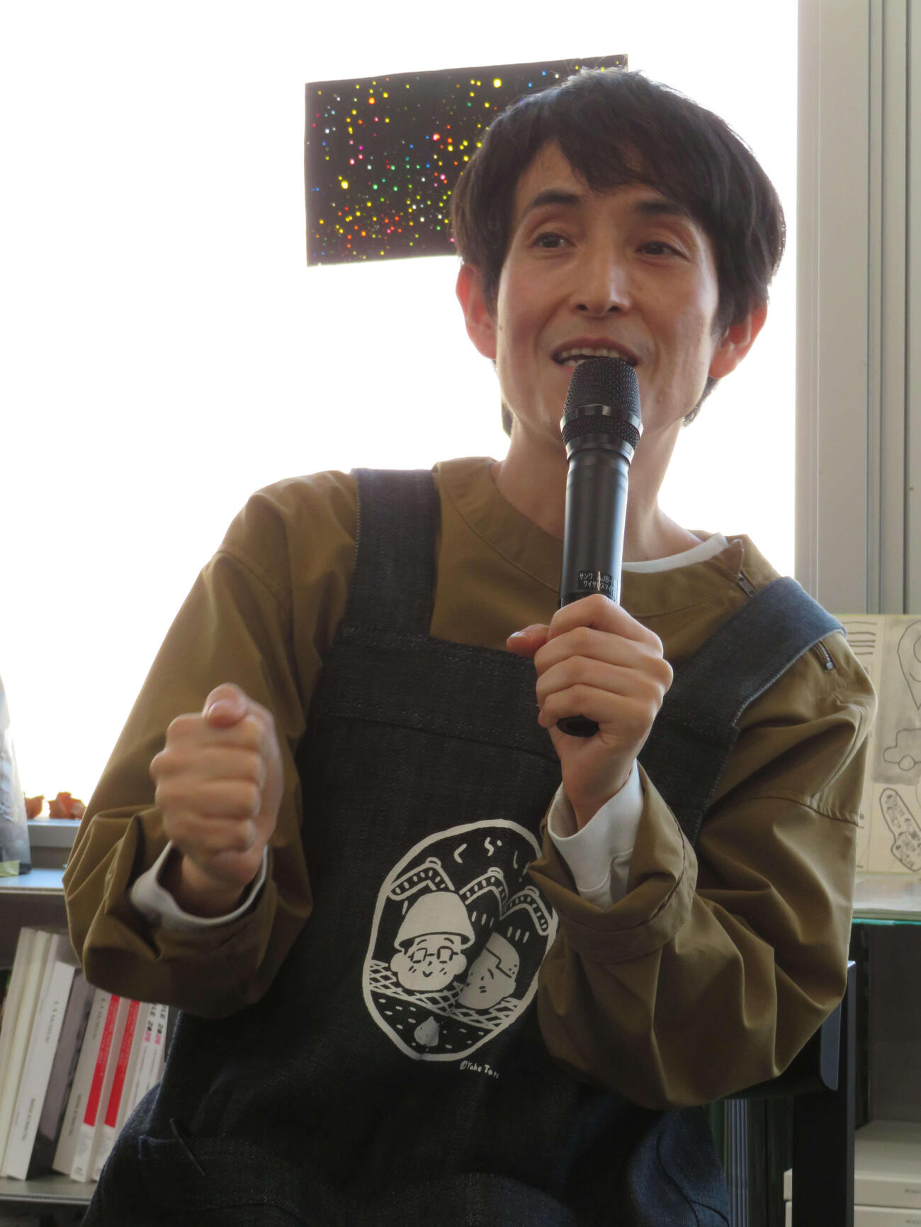 「光子ノート」のトークイベントを開いた矢部太郎（撮影・村上幸将）