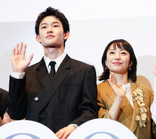 菅野美穂「母の誕生日」Ｗ主演の山時聡真を母に見立て即興寸劇「埼玉のお母さん、ありがとう」