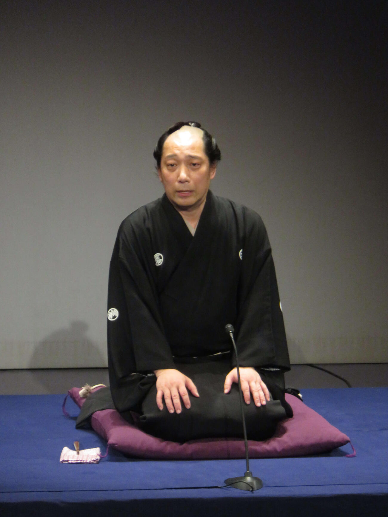 「三井の大黒」を演じる立川志の八
