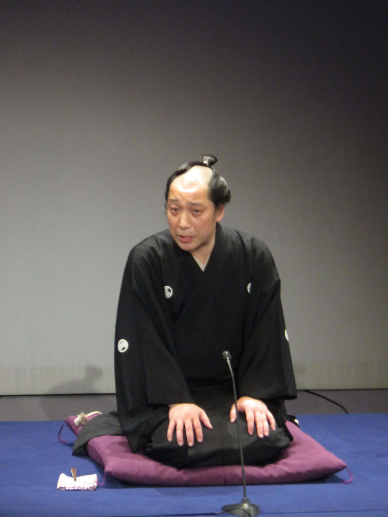 「三井の大黒」を演じる立川志の八