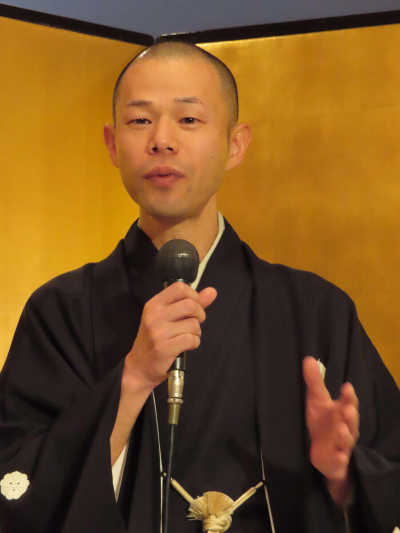 2代目華形家八百八を襲名する柳家圭花
