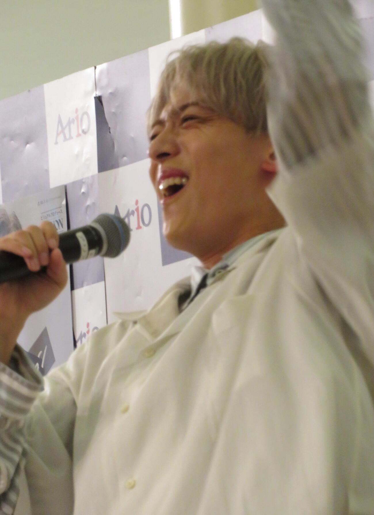 新曲「ロンリー・ジェネレーション」の発売記念イベントを行った辰巳ゆうと