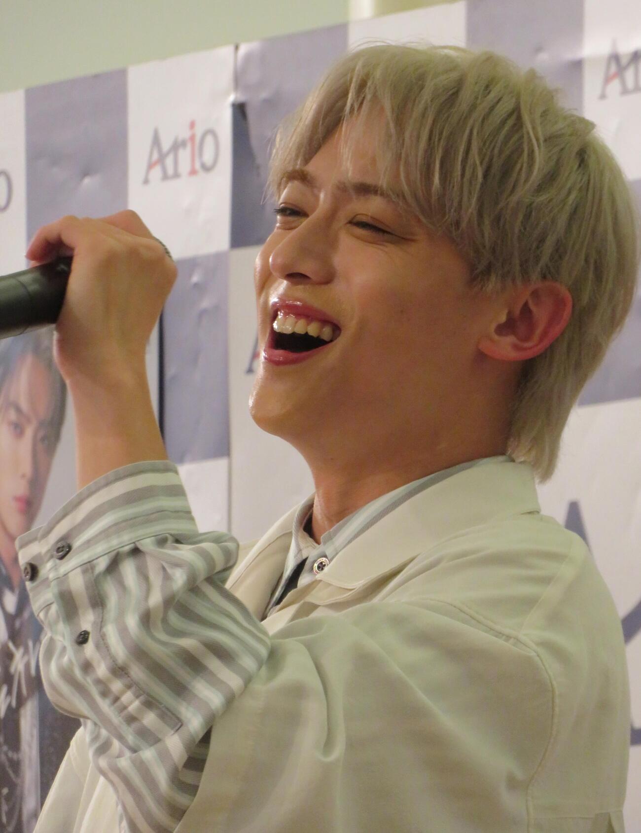 新曲「ロンリー・ジェネレーション」の発売記念イベントを行った辰巳ゆうと