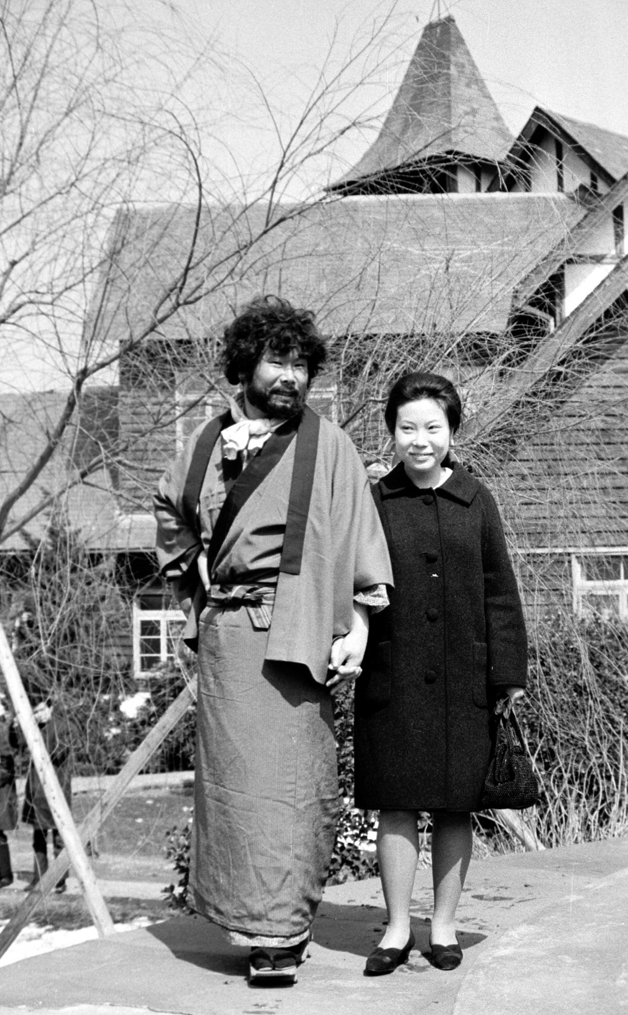 婚約発表を行う渥美清と正子さん（1969年3月撮影）