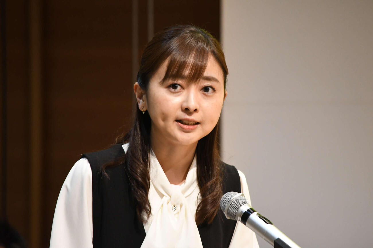 読売テレビ朝の新番組「テッパン朝ライブ　じゅーっと！」の会見の進行を務めた中谷しのぶアナウンサー（撮影・阪口孝志）