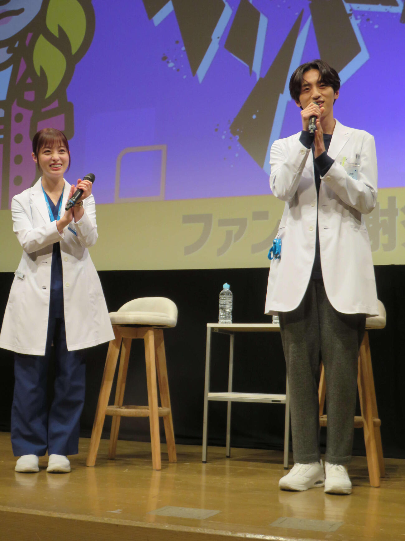 「ヤンドク！」ファン感謝祭に出席した橋本環奈（左）と許豊凡