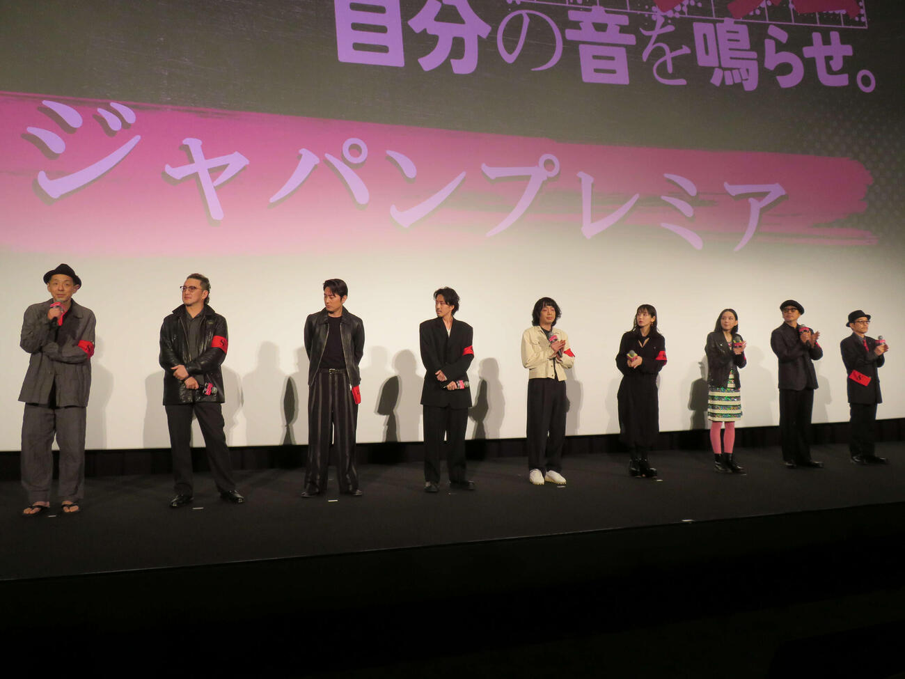 映画「ストリート・キングダム　自分の音を鳴らせ。」ジャパンプレミアに登壇した、左から宮藤官九郎、中村獅童、間宮祥太朗、若葉竜也、峯田和伸、吉岡里帆、中島セナ、大森南朋、田口トモロヲ監督（撮影・村上幸将）