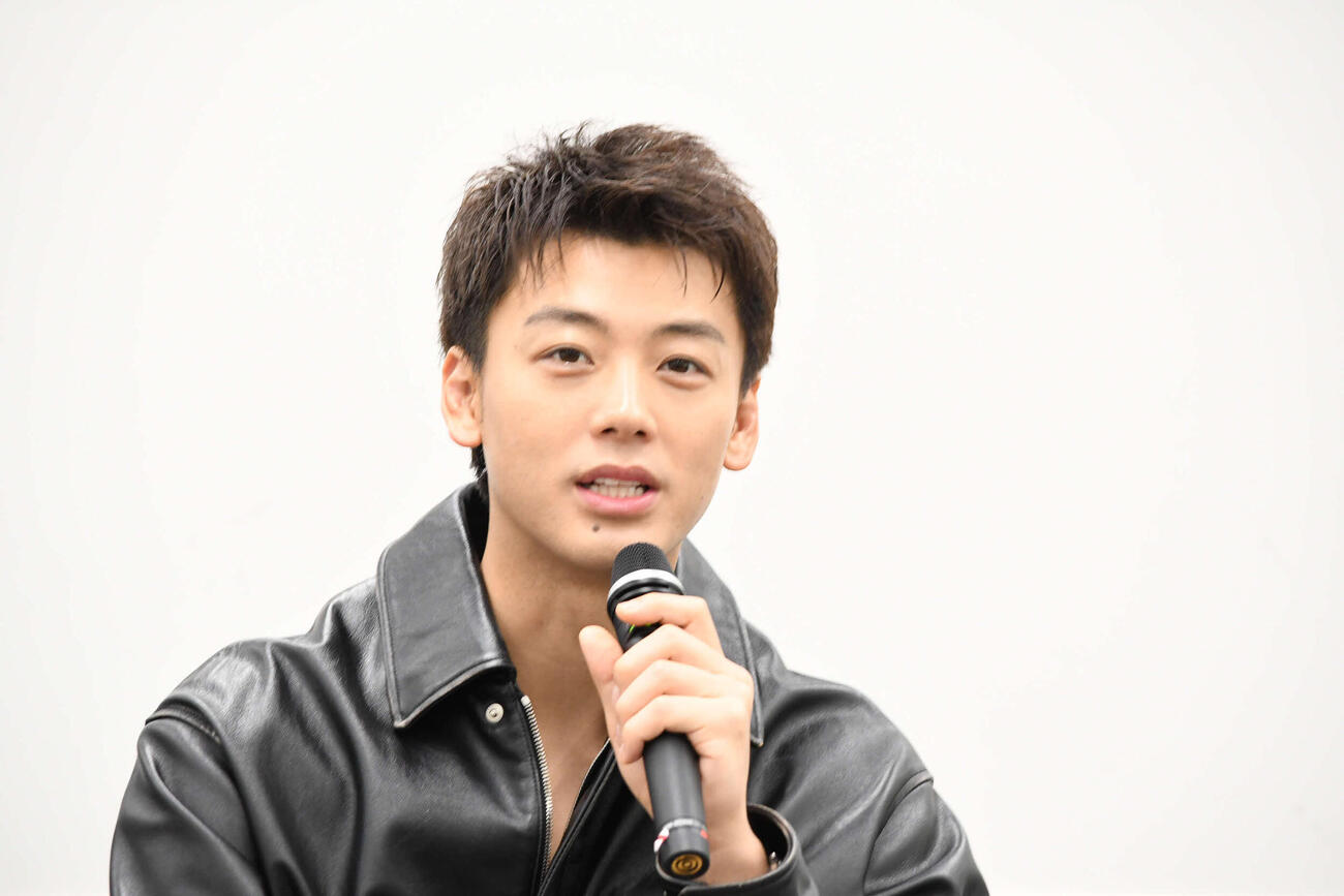 ミュージカル「奇跡を呼ぶ男」に主演する竹内涼真（撮影・阪口孝志）