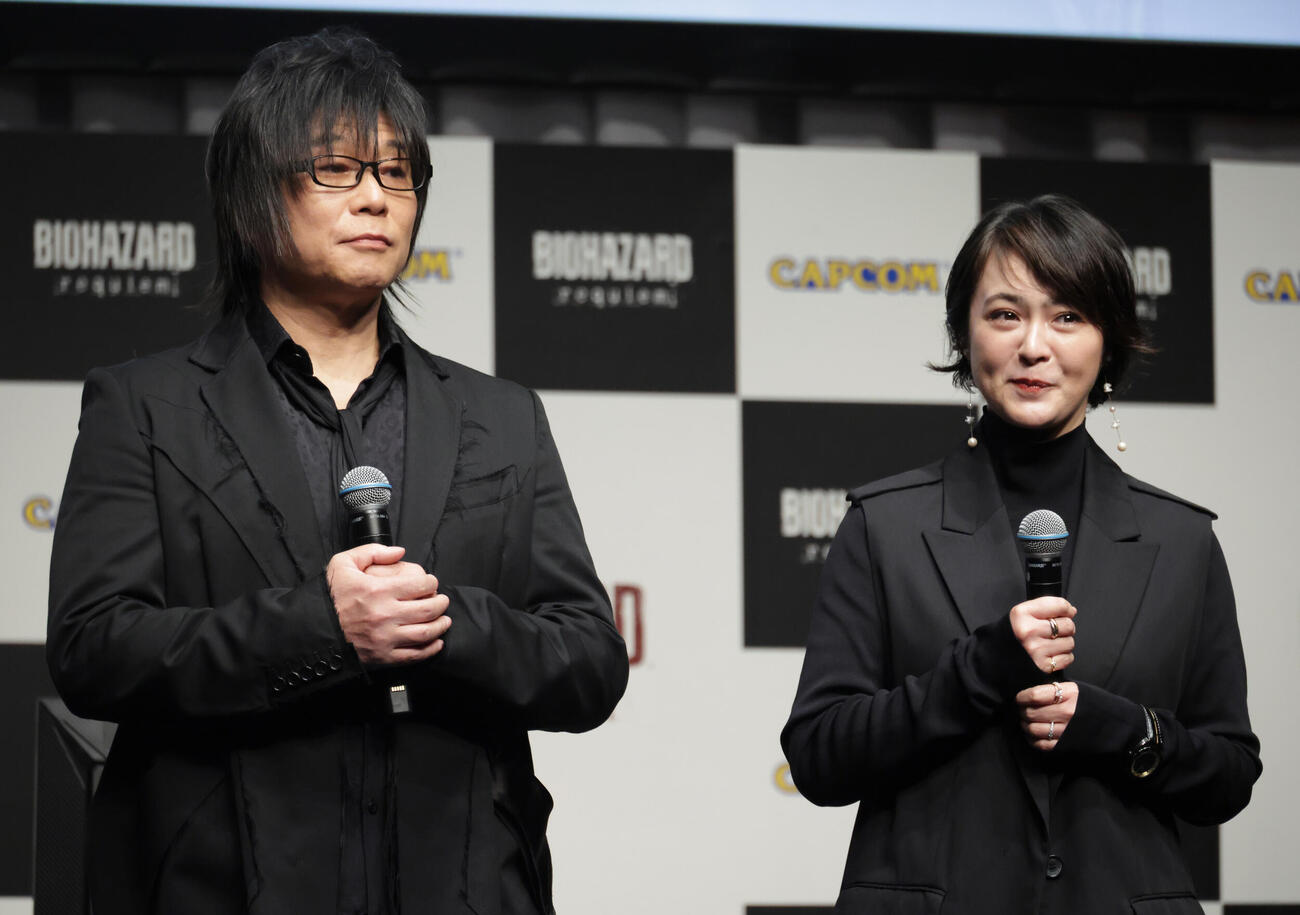 「バイオハザードレクイエム」完成披露発表会を行った森川智之（左）と貫地谷しほり（撮影・中島郁夫）