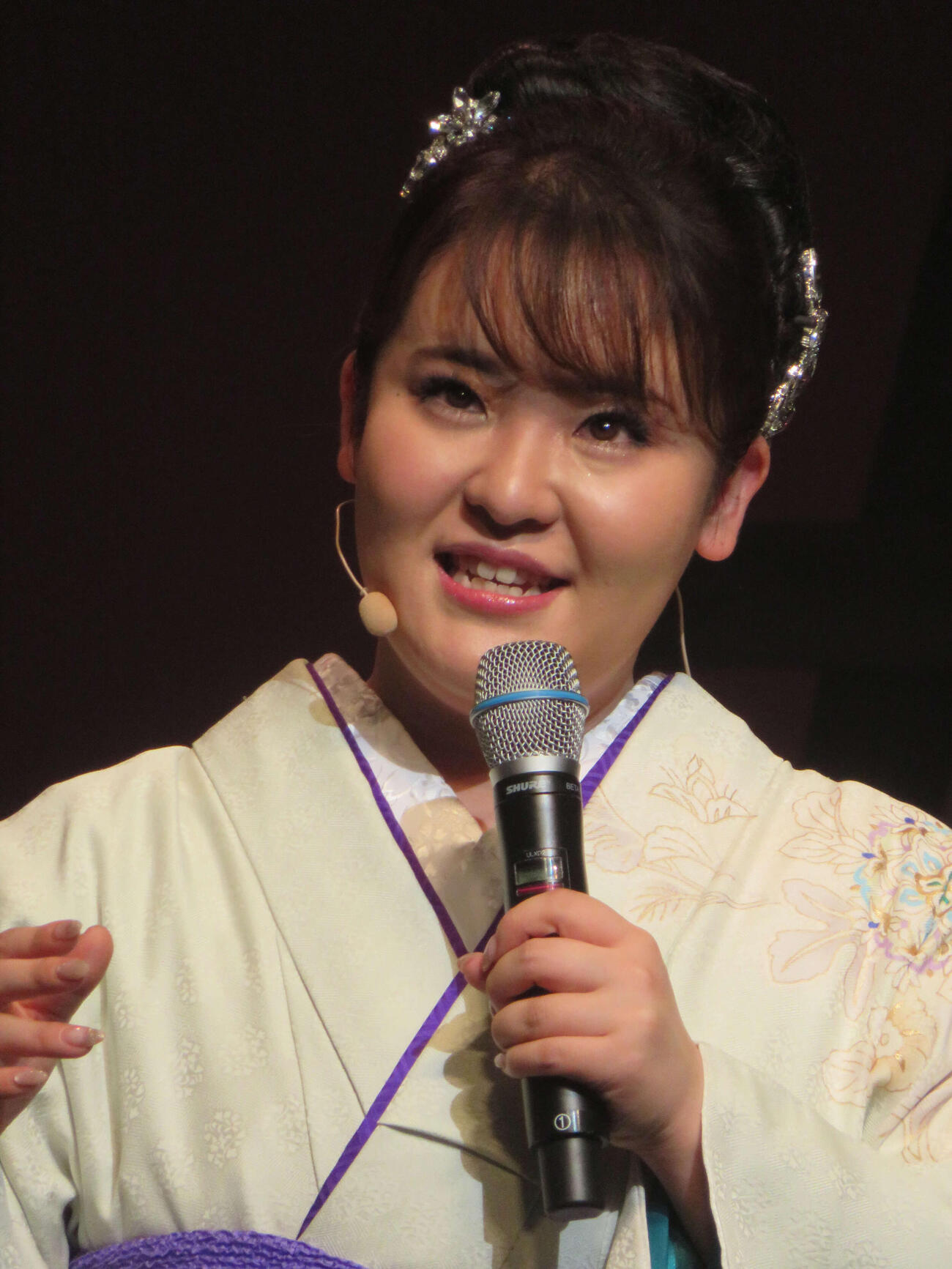 歌芝居コンサートを行った朝花美穂