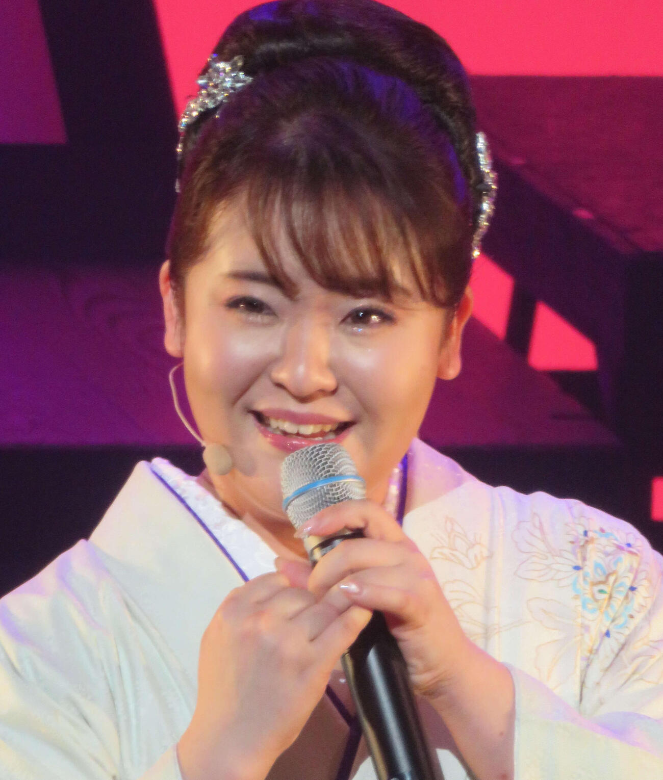 歌芝居コンサートを行った朝花美穂